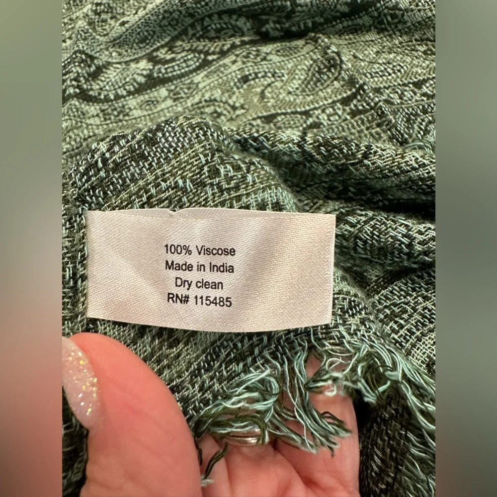 EUC infinity green Peisley  scarf